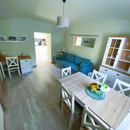 Tomima فيلة اوسترافا