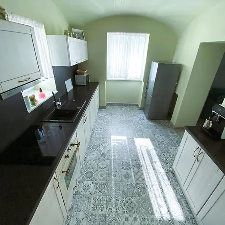 Tomima اوسترافا